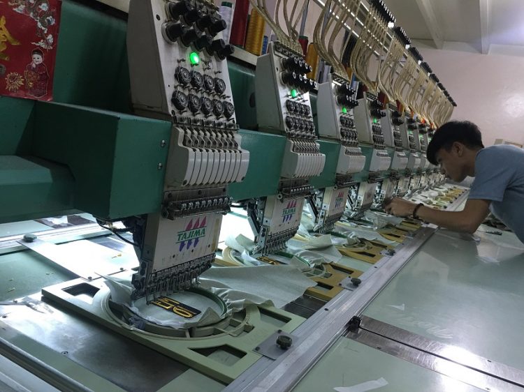 xuong-theu-quan-ao-dong-phuc-hien-dai-sac-sao-tung-chi-tiet-nho-1