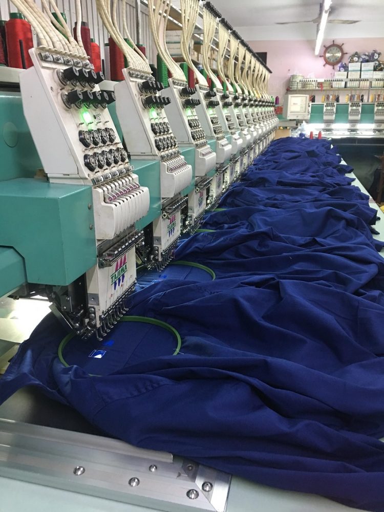 xuong-theu-quan-ao-dong-phuc-hien-dai-sac-sao-tung-chi-tiet-nho-2