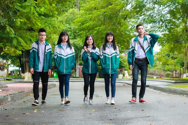 xuong-cong-ty-may-ao-khoac-ao-gio-cho-hoc-sinh-cac-truong-hoc