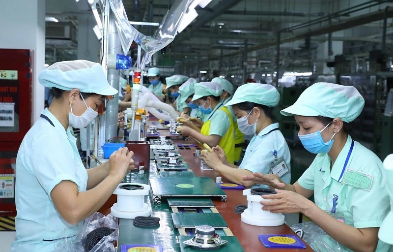 công nhân nhà máy lắp ráp iPhone Apple