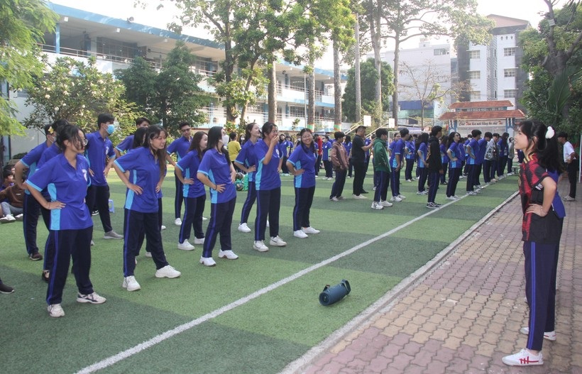 Mẫu đồng phục thể dục trường Nguyễn Du quận 10