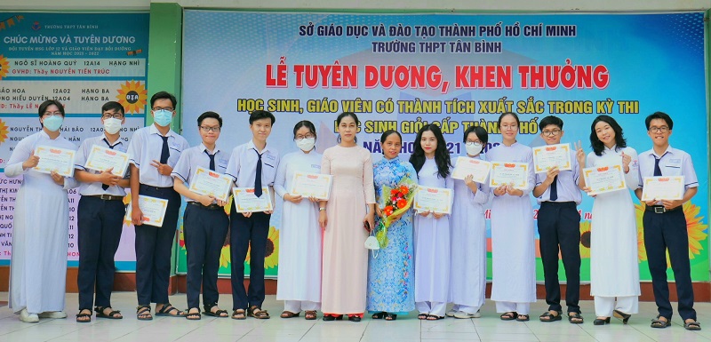 Mẫu đồng phục trường THPT Tân Bình quận Tân Phú