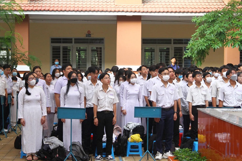 Mẫu đồng phục trường THPT Trần Quang Khải quận 11 TpHCM