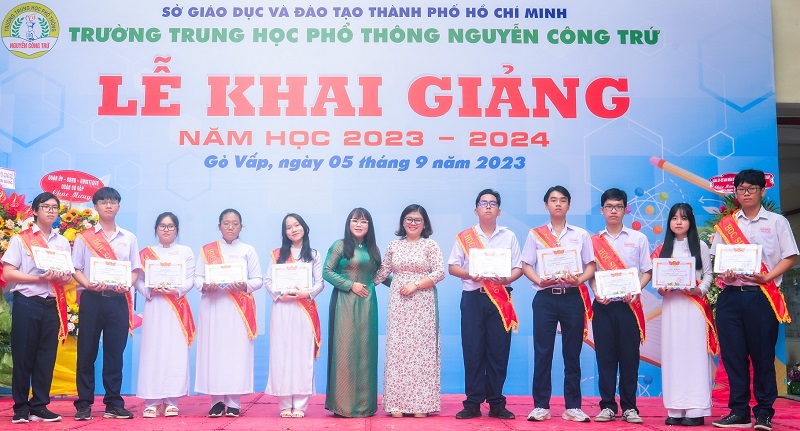 Mẫu đồng phục trường THPT Nguyễn Công Trứ quận Gò Vấp