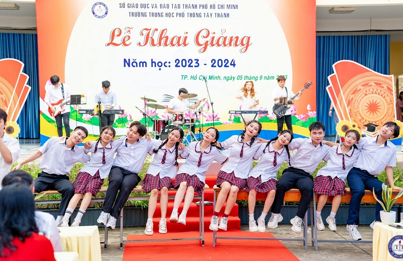 Mẫu đồng phục trường THPT Tây Thạnh quận Tân Phú