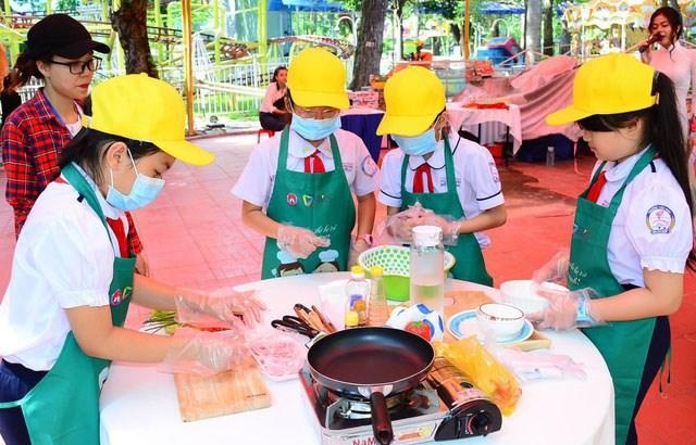 Tạp dề giáo dục học sinh