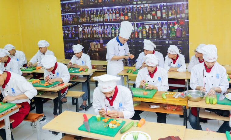 Đồng phục học viên trường dạy nghề đầu bếp
