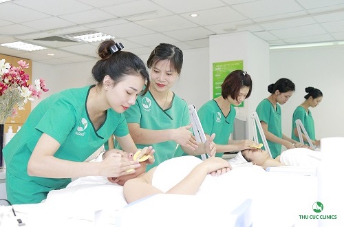 đồng phục nhân viên spa Thu Cúc Clinics