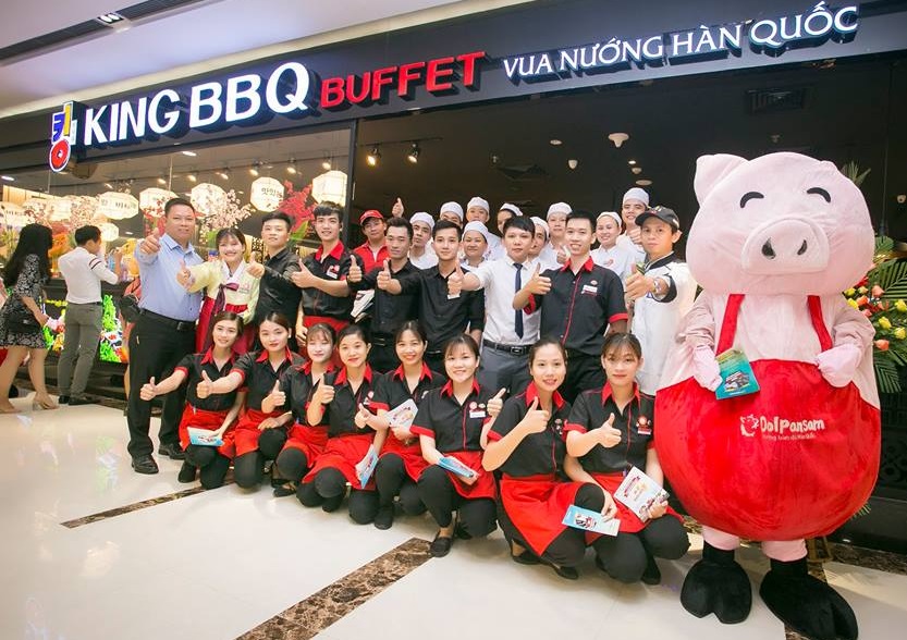 Đồng phục của nhân viên quán Buffet nướng Nhà hàng King BBQ