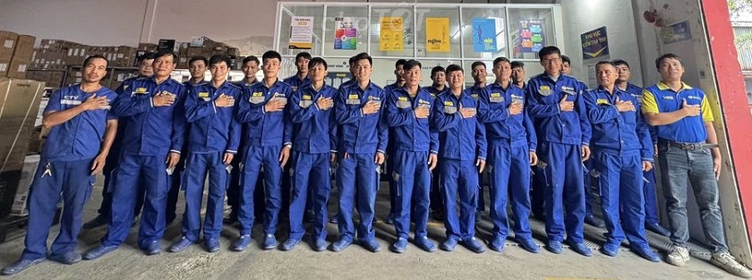 Thợ Điện Máy Xanh mặc quần áo bảo hộ gồm những gì