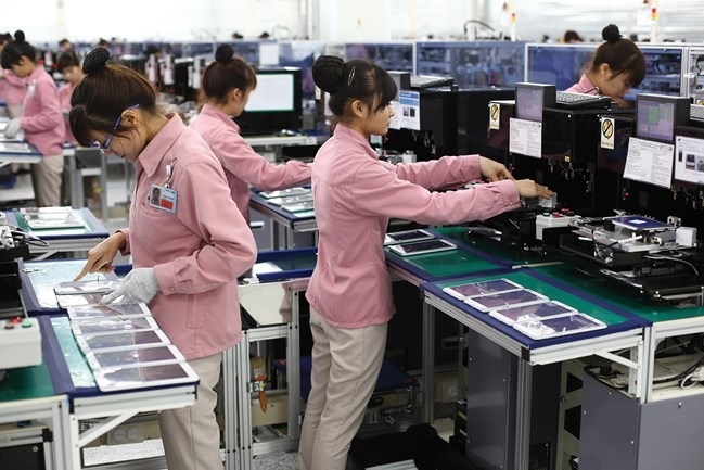 Công nhân Samsung tại Việt Nam mặc quần áo đồng phục gì
